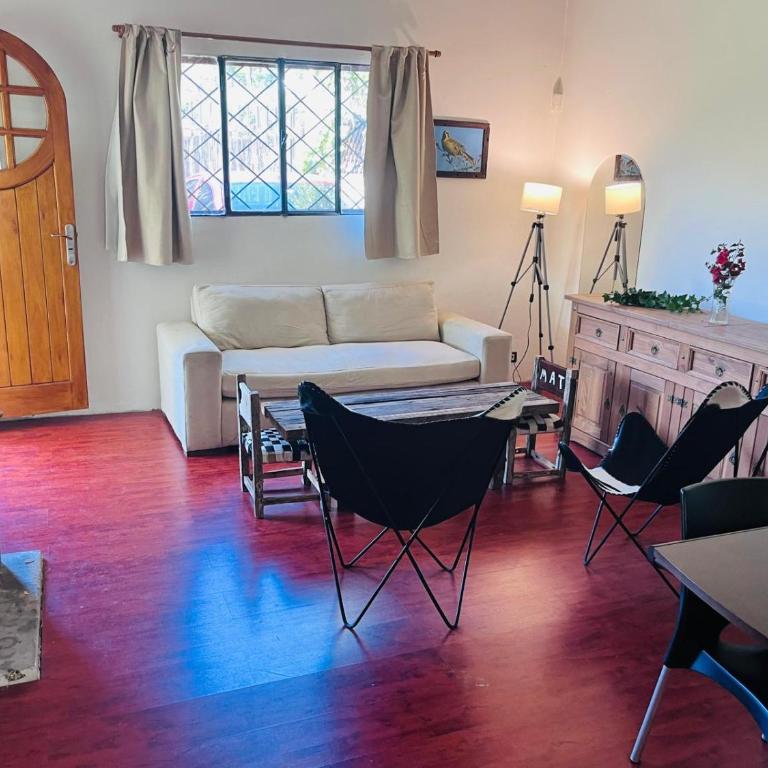Casa, gran jardín rodeada de frutales, a minutos de sitios turísticos - Casa de 2 dormitorios - 6