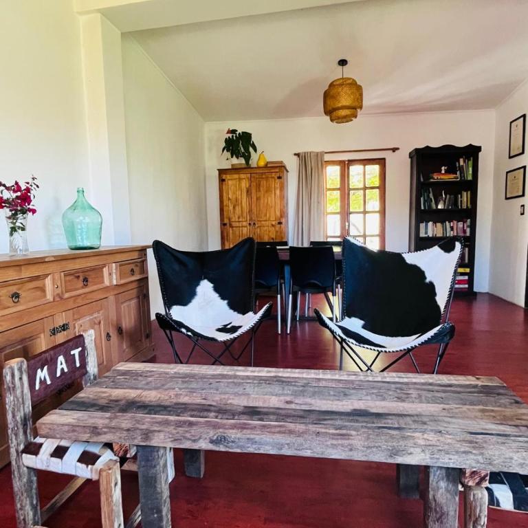 Casa, gran jardín rodeada de frutales, a minutos de sitios turísticos - Casa de 2 dormitorios - 9
