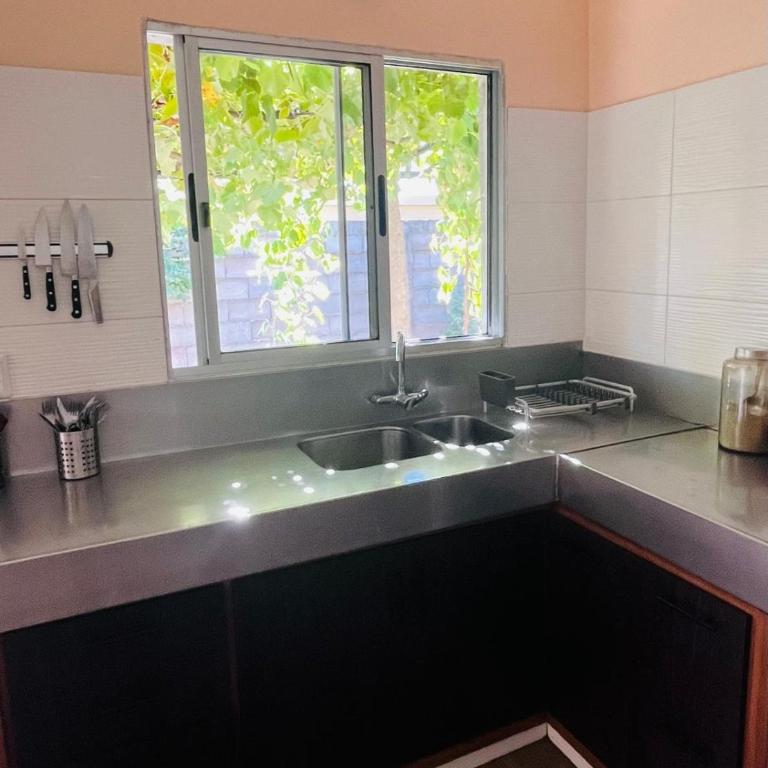 Casa, gran jardín rodeada de frutales, a minutos de sitios turísticos - Casa de 2 dormitorios - 13