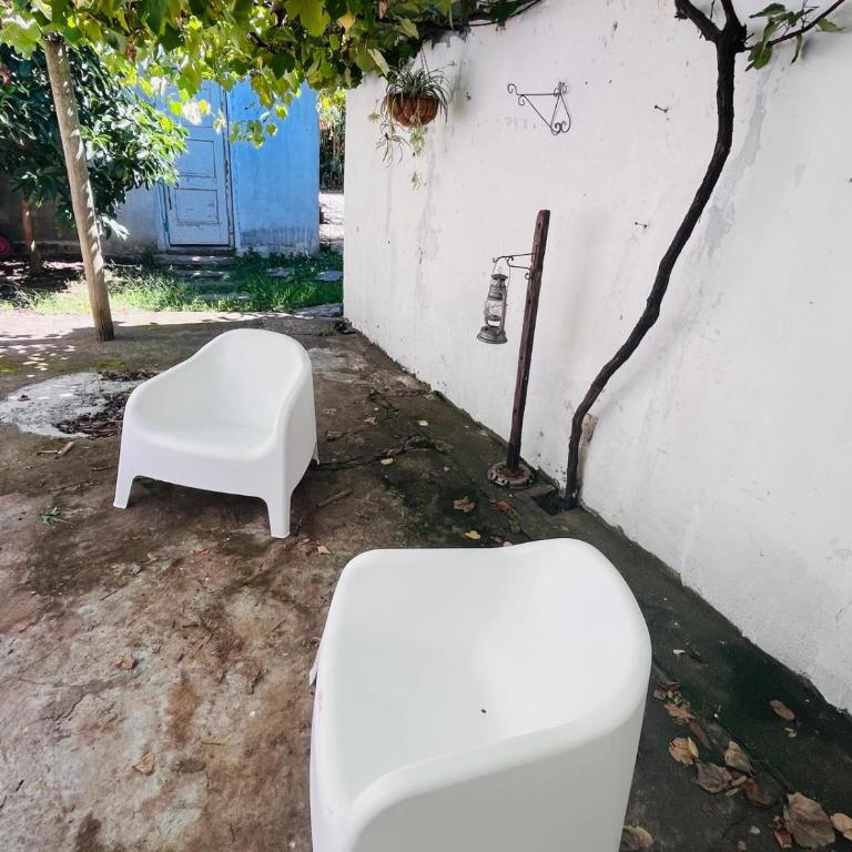 Casa, gran jardín rodeada de frutales, a minutos de sitios turísticos - Casa de 2 dormitorios - 14