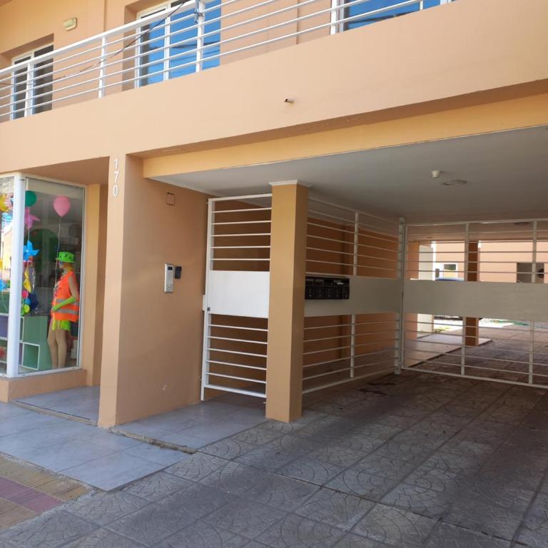 Dpto Alquiler Centro Tandil - Apartamento de 1 dormitorio con vistas al jardín - 1