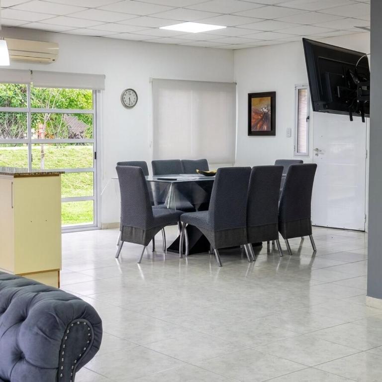 Casa 4 dorm en country privado - Pileta y golf - Four-Bedroom Vacation Home - 98