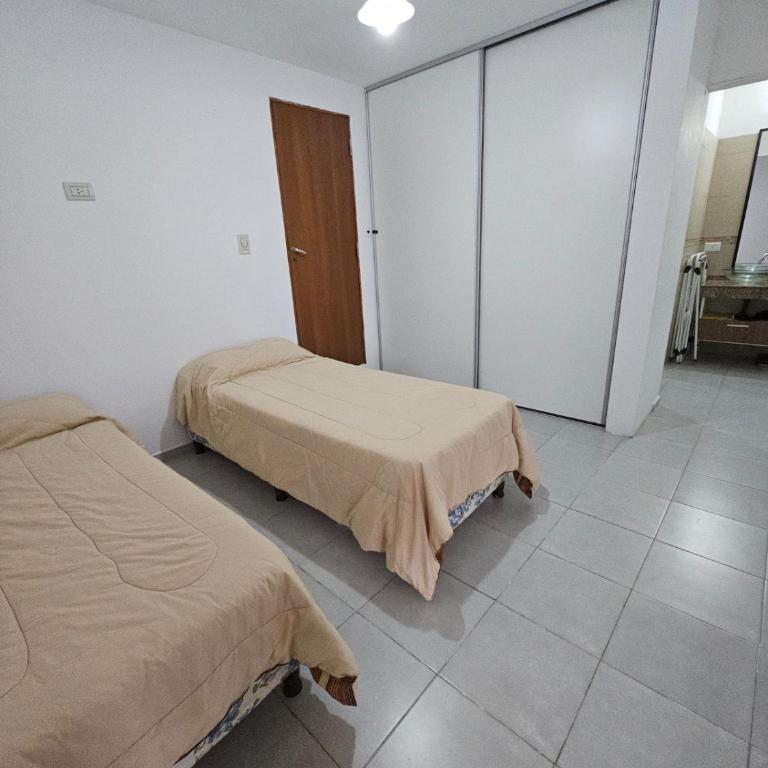Casa 4 dorm en country privado - Pileta y golf - Four-Bedroom Vacation Home - 70