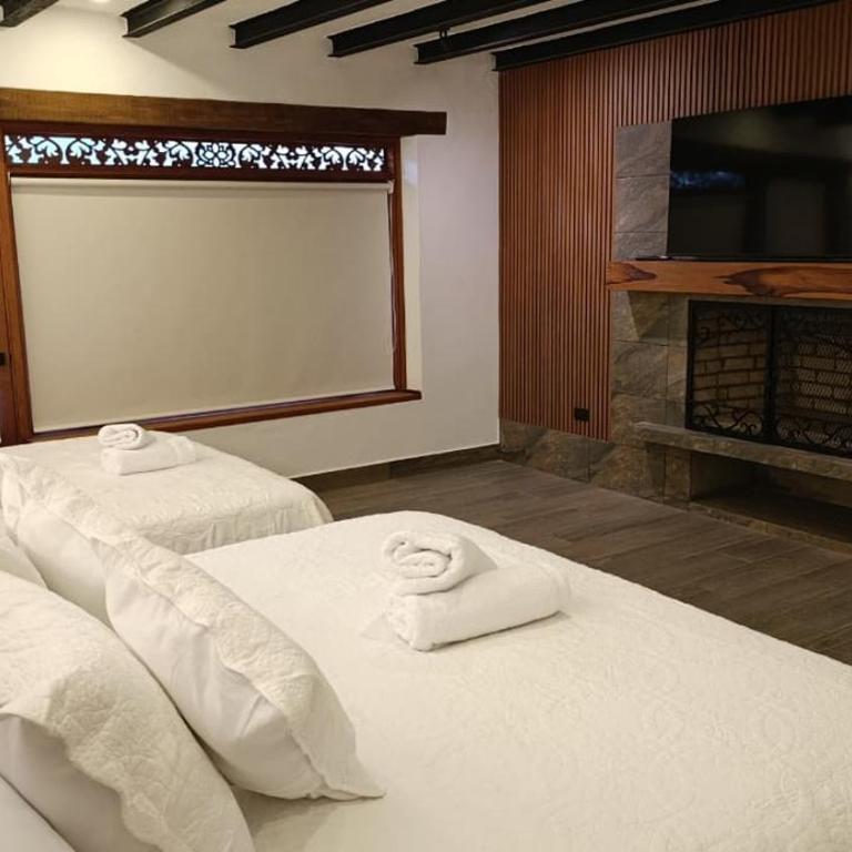 Hotel Terrazas de la Villa - Family Room with Balcony - 4