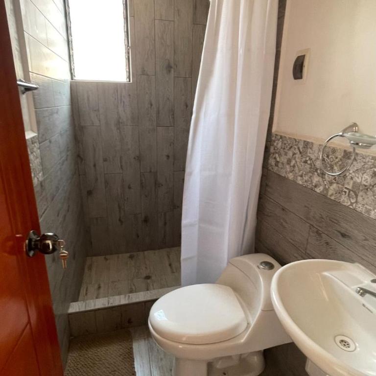 6BR - 6 Private Baths - WiFi - Near Airport - Habitación Doble - 2