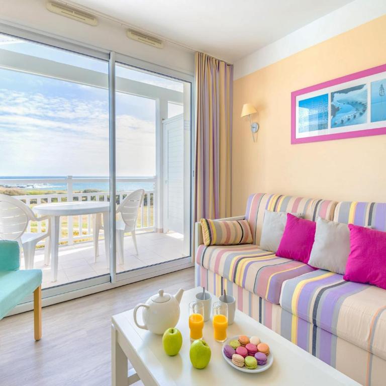 Oceanfront Suite for Five - One-Bedroom Apartment - 14