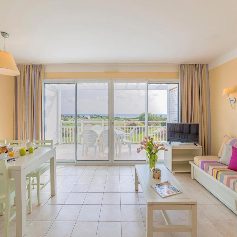 Oceanfront Suite for Five - One-Bedroom Apartment - 15