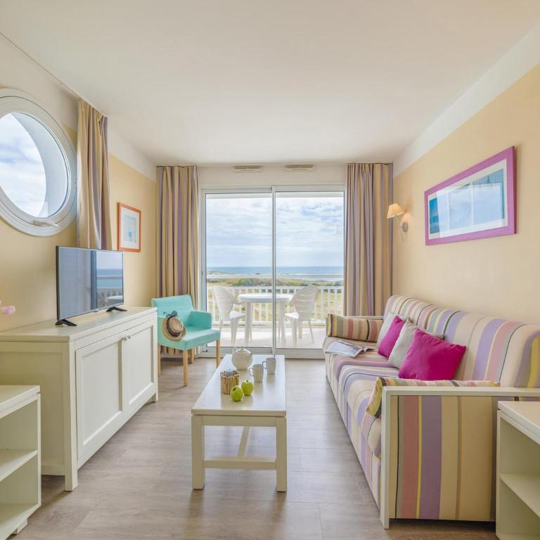 Oceanfront Suite for Five - One-Bedroom Apartment - 16