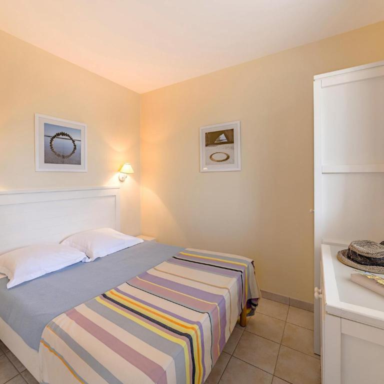 Oceanfront Suite for Five - One-Bedroom Apartment - 22
