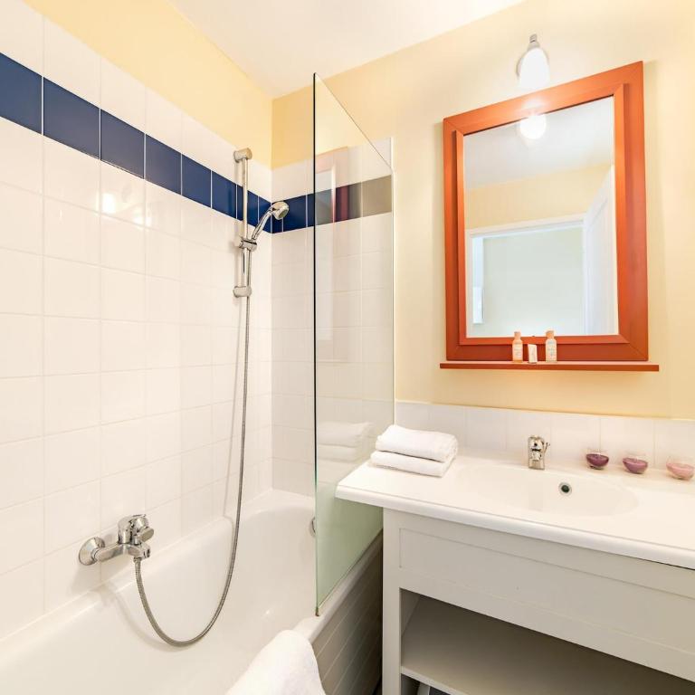 Oceanfront Suite for Five - One-Bedroom Apartment - 23