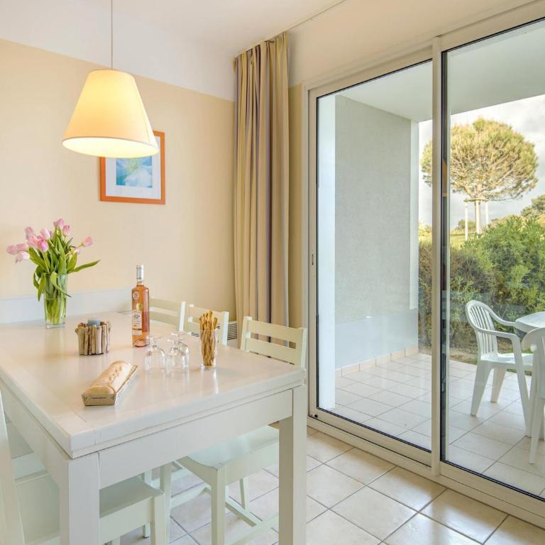 Oceanfront Suite for Five - One-Bedroom Apartment - 19
