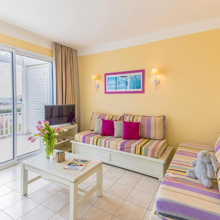 Oceanfront Suite for Five - One-Bedroom Apartment - 2