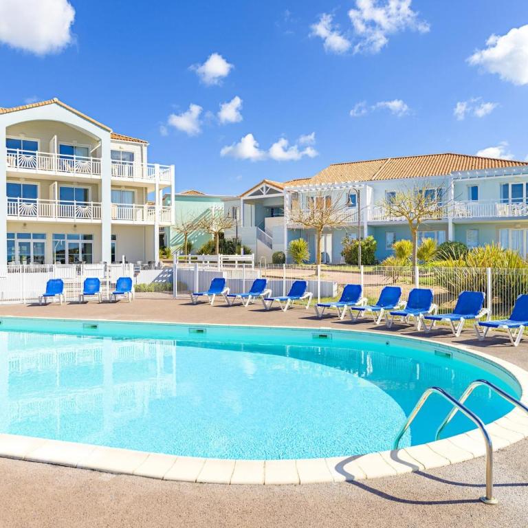 Oceanfront Suite for Five - One-Bedroom Apartment - 11