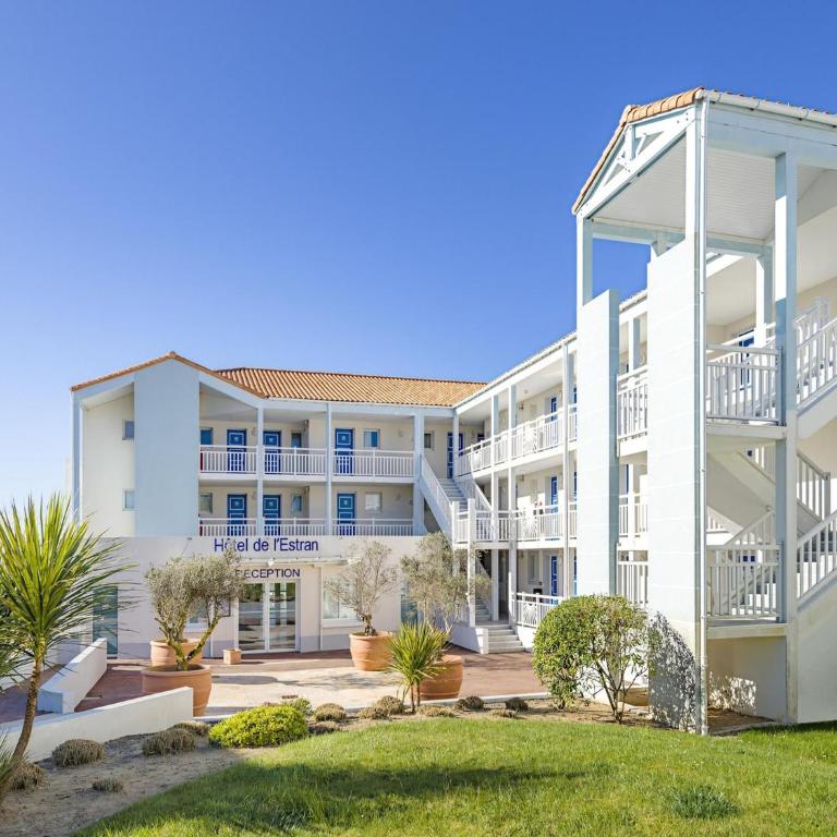 Oceanfront Suite for Five - One-Bedroom Apartment - 8