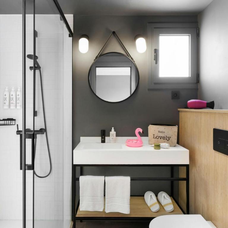 Moxy Barcelona - Habitación Executive Moxy Mega Sleeper con acceso al salón - 8