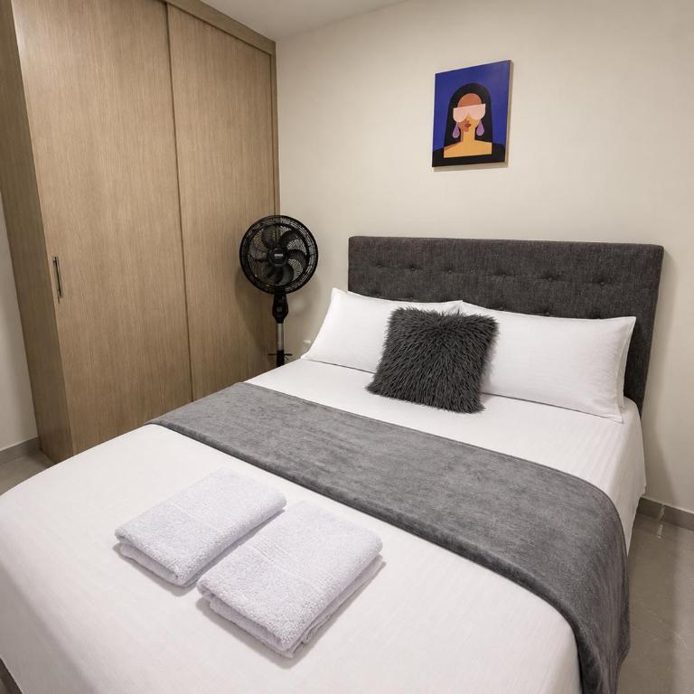 Apto Premium Ibagué lujoso, moderno y bien ubicado - Three-Bedroom Apartment - 3