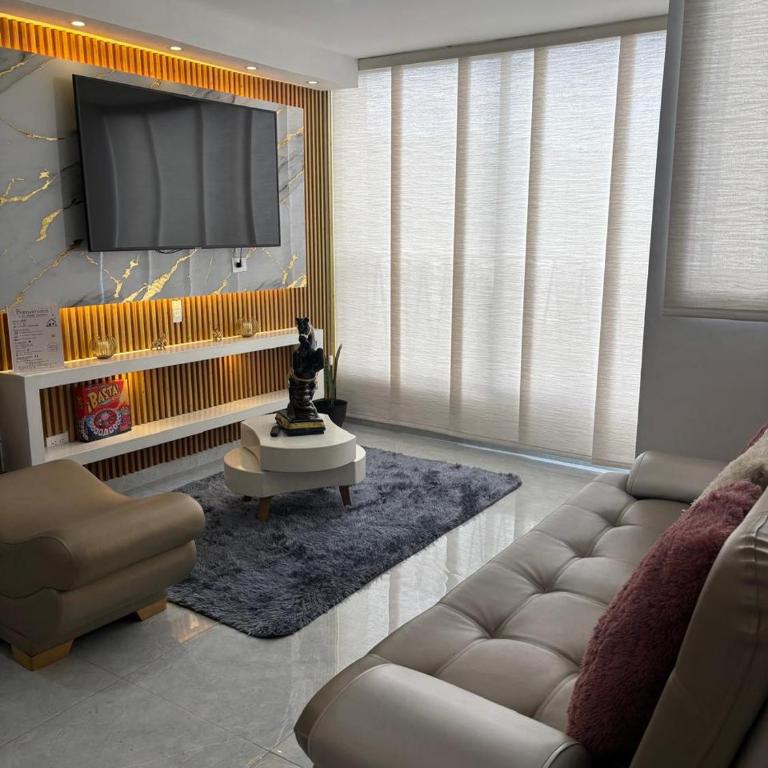 Apto Premium Ibagué lujoso, moderno y bien ubicado - Three-Bedroom Apartment - 1