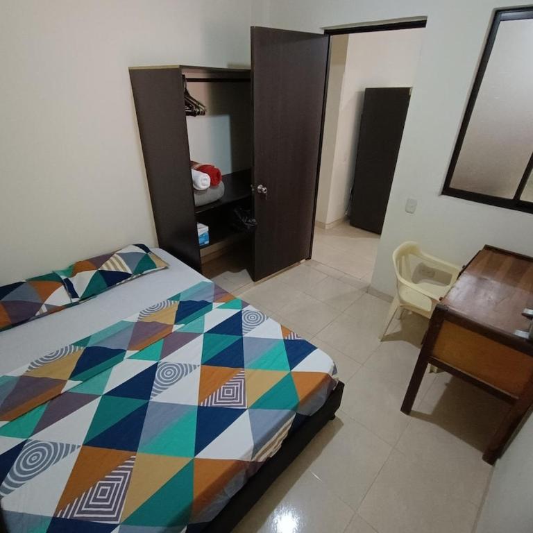 Apartment near the colonial area of Girón and industrial zone - Apartamento de 2 dormitorios - 4