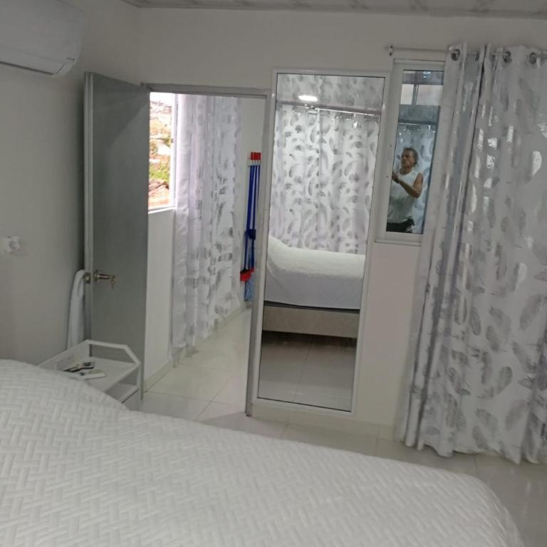 Apartasuite Moderno con Aire Acondicionado, WiFi 900MB y Acceso Autónomo - One-Bedroom Apartment - 4