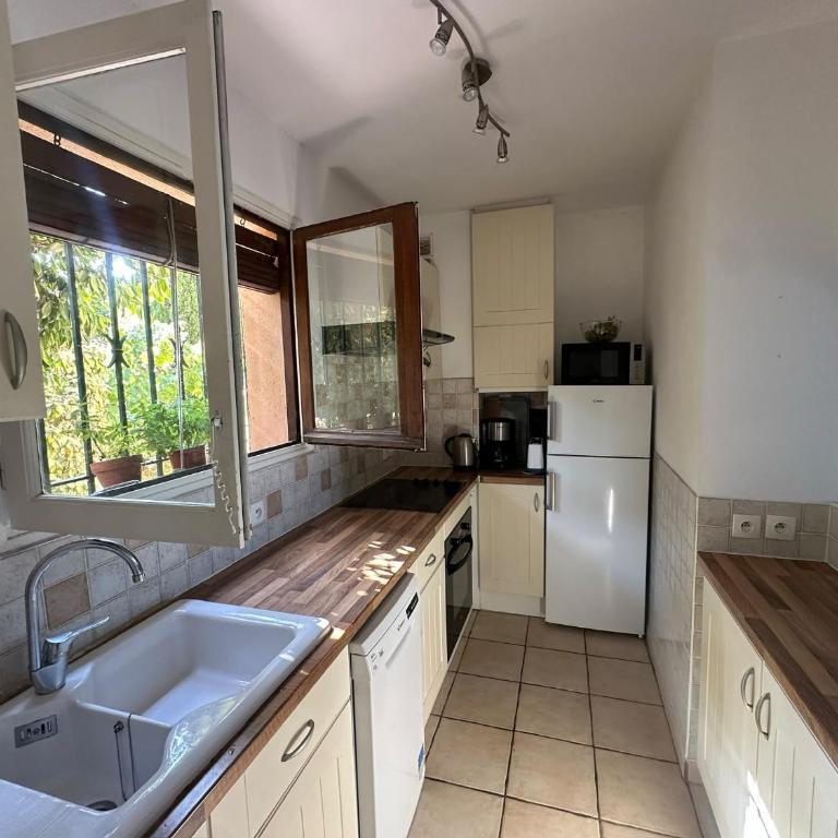 Appartement climatisé, parking - Collioure - One-Bedroom Apartment - 10