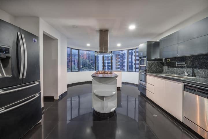 Ático de lujo con jacuzzi y vistas en el Poblado - Apartamento - 12
