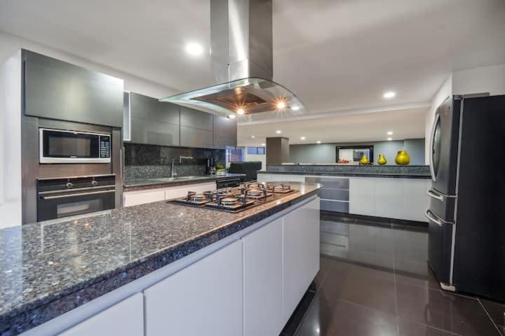 Ático de lujo con jacuzzi y vistas en el Poblado - Apartamento - 17