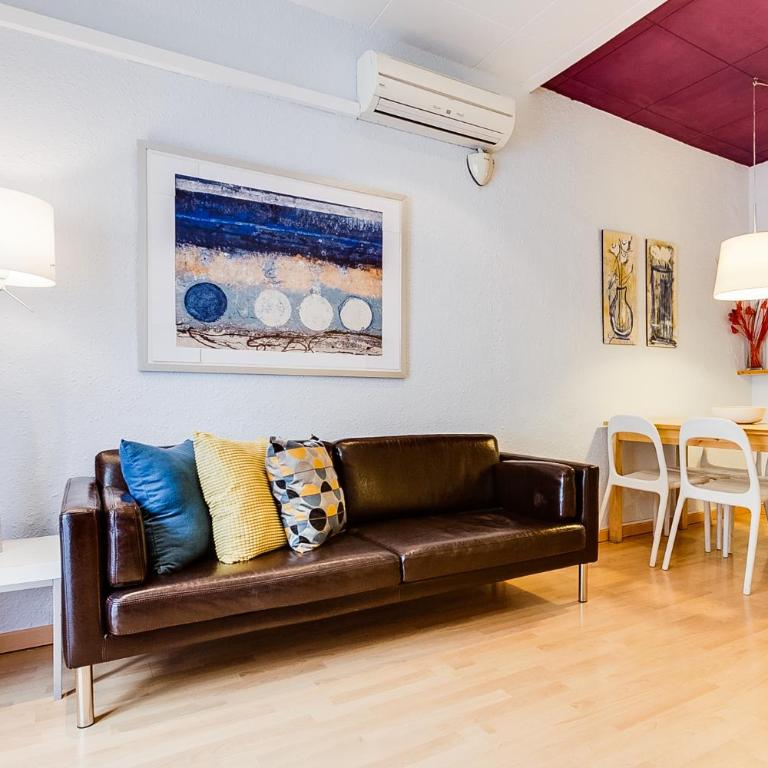 Deep Purple - Two-Bedroom Apartment - 7