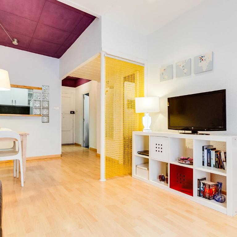 Deep Purple - Two-Bedroom Apartment - 8
