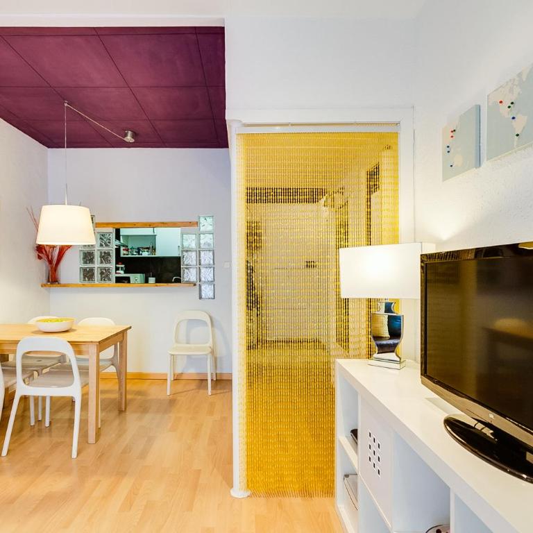 Deep Purple - Two-Bedroom Apartment - 10