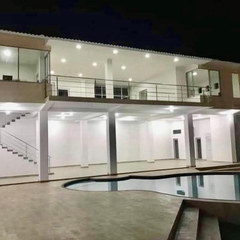 Casa Buda, moderna con piscina cerca de Parque la Rotonda y Jardín Botánico - Casa de 2 dormitorios - 1
