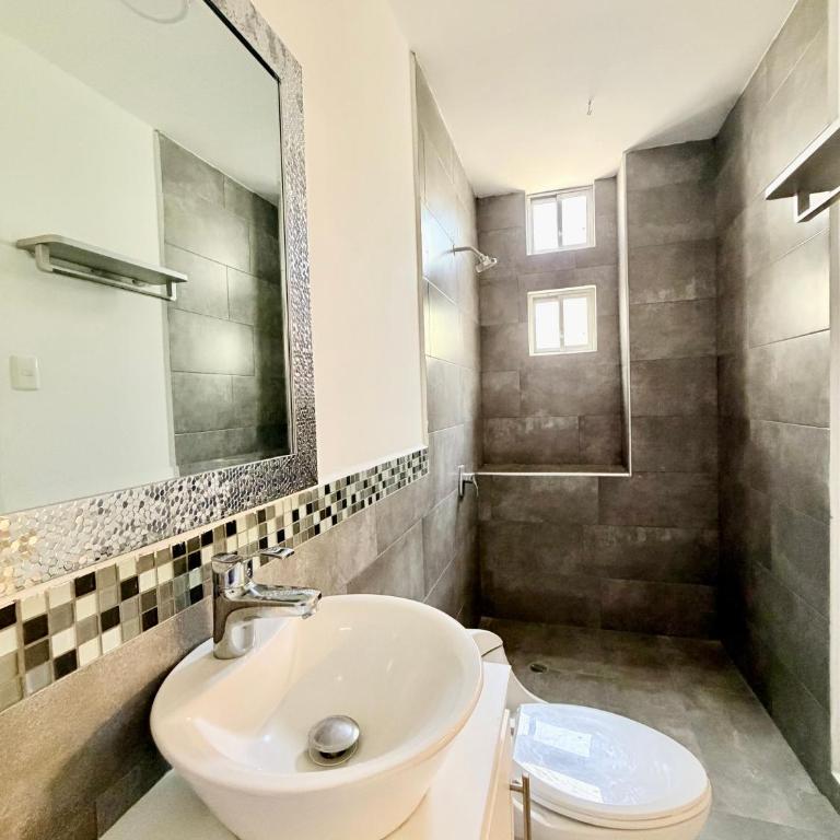 Casa Buda, moderna con piscina cerca de Parque la Rotonda y Jardín Botánico - Casa de 2 dormitorios - 11