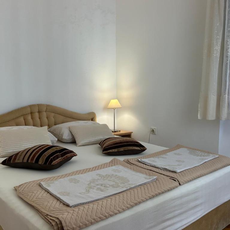 Apartment Marko - Classic One-Bedroom Apartment with King Bed - 11