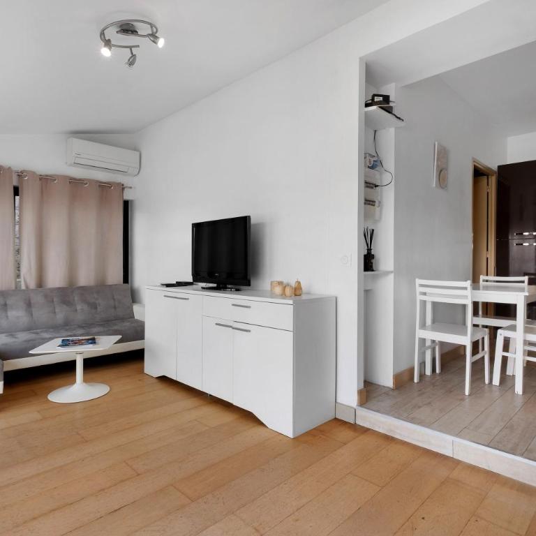 Les Orangers - Two-Bedroom Deluxe Apartment with Garden View - 3