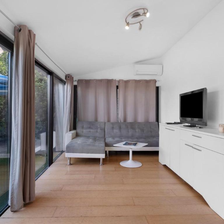 Les Orangers - Two-Bedroom Deluxe Apartment with Garden View - 4
