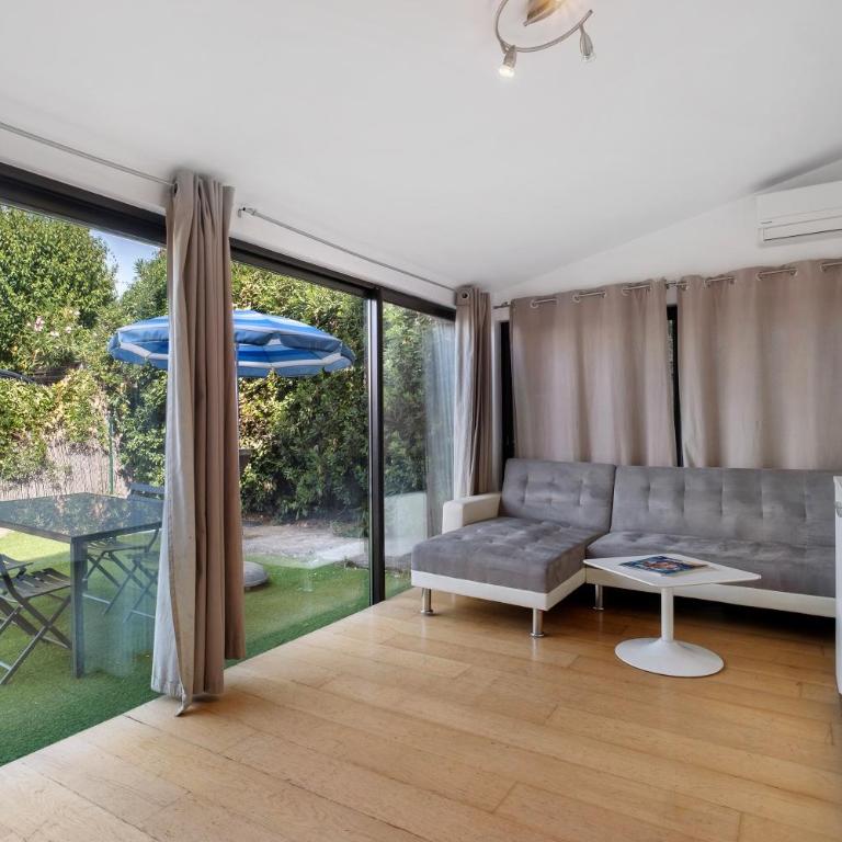 Les Orangers - Two-Bedroom Deluxe Apartment with Garden View - 6