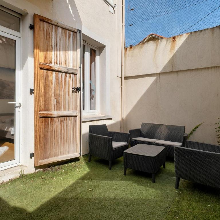 Les Orangers - Two-Bedroom Deluxe Apartment with Garden View - 13