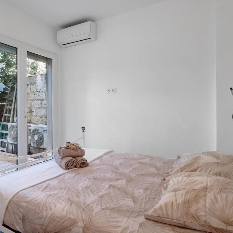 Les Orangers - Two-Bedroom Deluxe Apartment with Garden View - 14