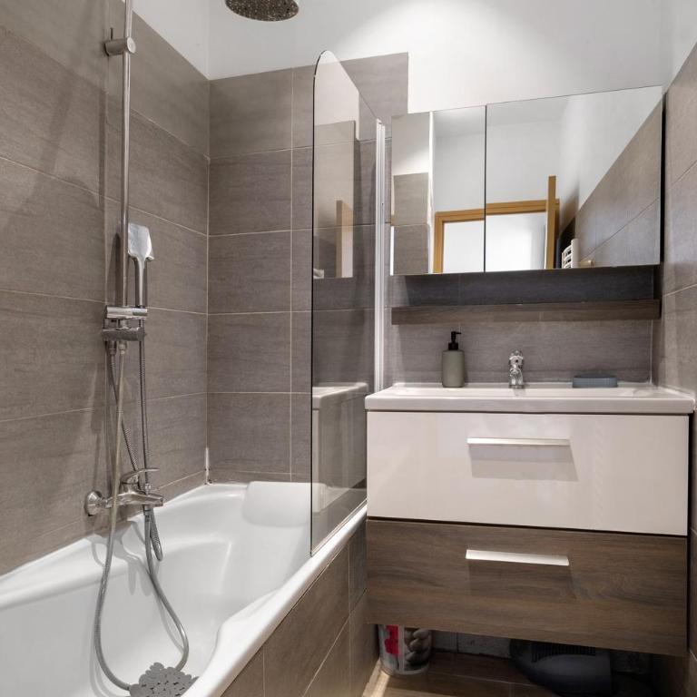 Les Orangers - Two-Bedroom Deluxe Apartment with Garden View - 16