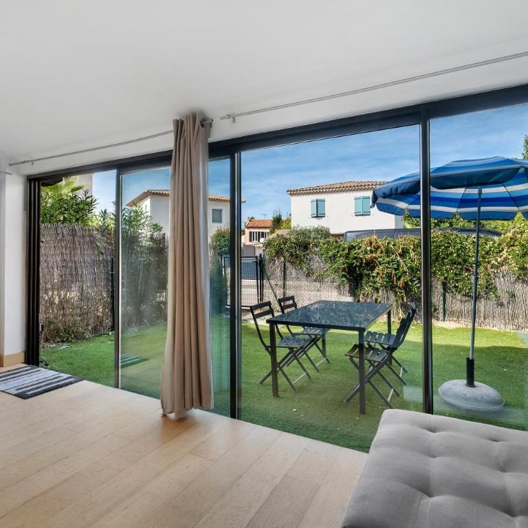 Les Orangers - Two-Bedroom Deluxe Apartment with Garden View - 23