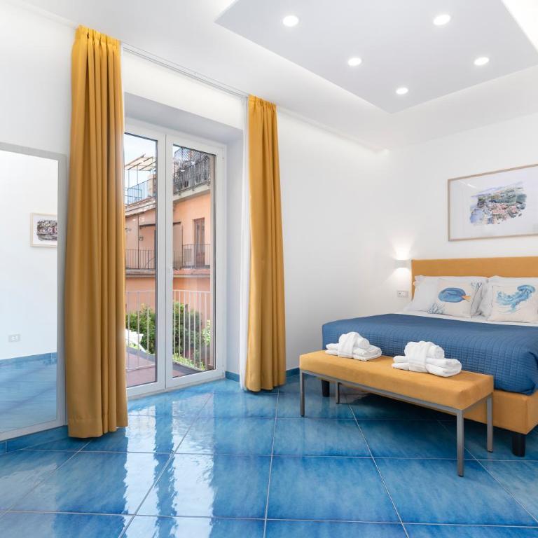 Cornelia Rooms Sorrento - Main Square - Camera Matrimoniale con Terrazza - 1