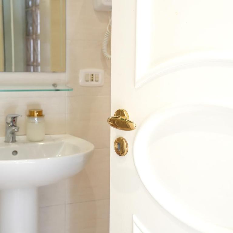 B&B Ruffo di Bagnara Palazzo Monumentale - Suite Familiare con Balcone - 8