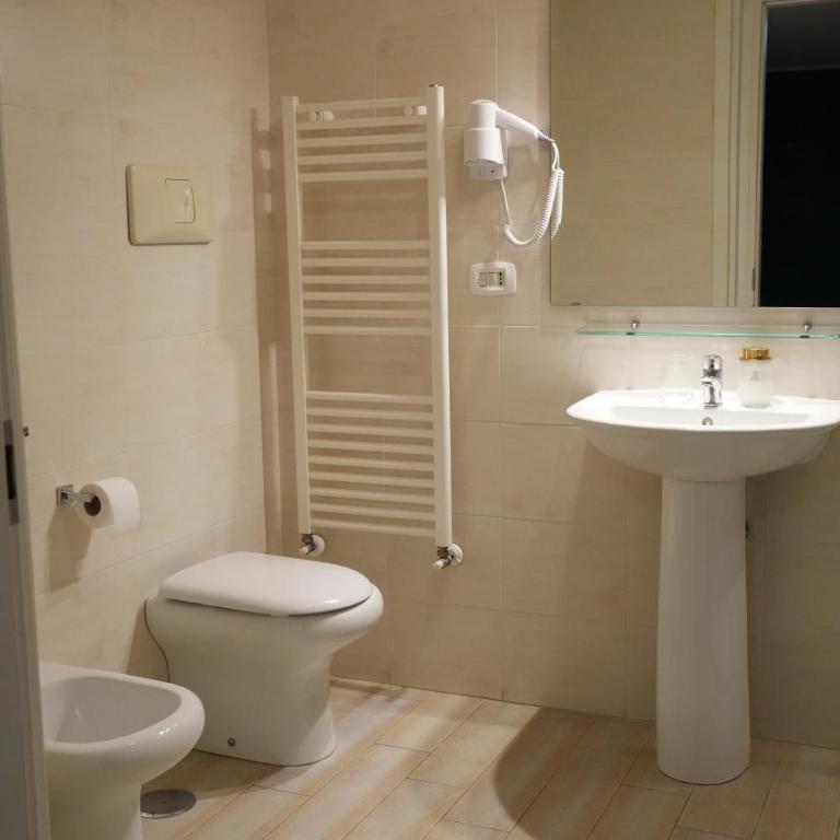 B&B Ruffo di Bagnara Palazzo Monumentale - Suite Familiare con Balcone - 14