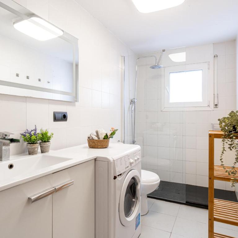 Hogaristic - Apartamentos Montblanc - Superior One-Bedroom Apartment with Balcony - 1