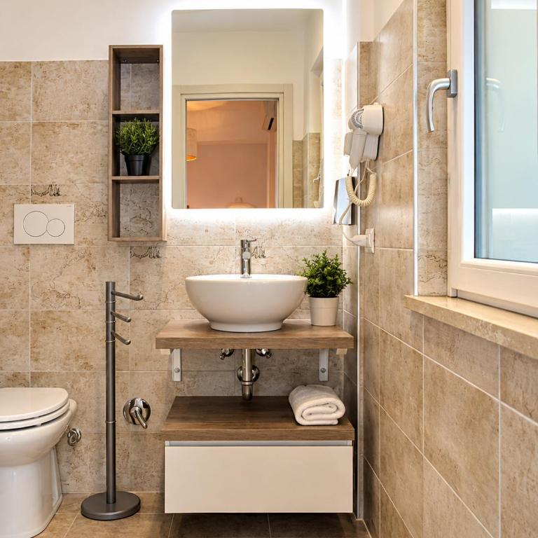 Roman Sunrise Rooms - Camera Matrimoniale con Bagno Privato - 10