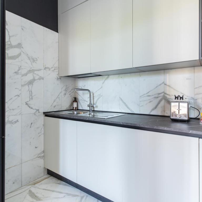 Vista Ara Pacis - Appartamento Storico di Lusso 5 min Piazza di Spagna - Appartamento con 2 Camere da Letto - 25