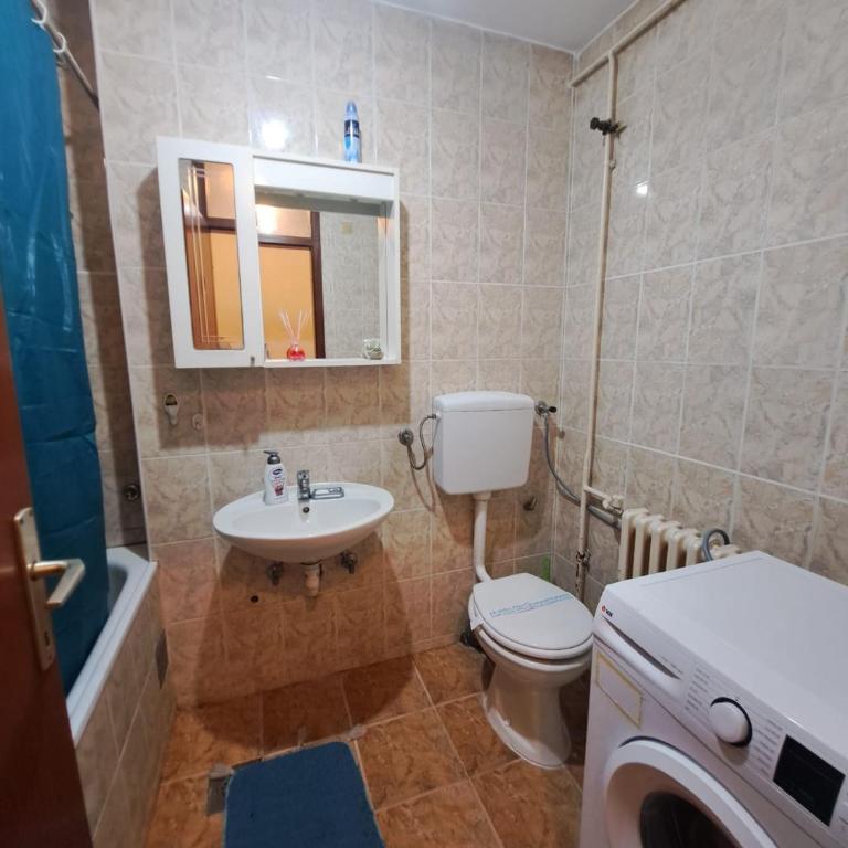 Oasis By Didi 4U2STAY - Two-Bedroom Apartment with Balcony - 1