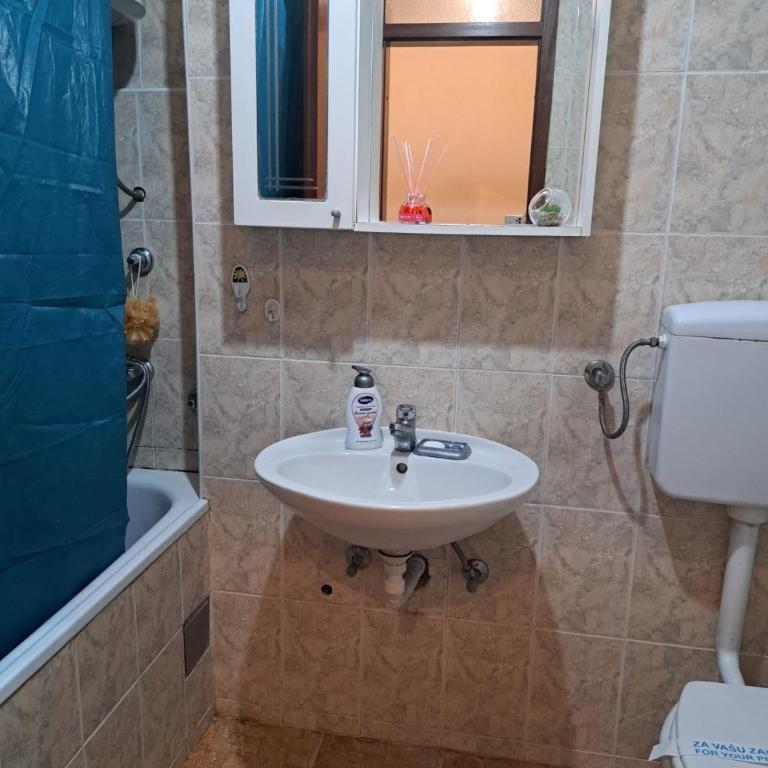 Oasis By Didi 4U2STAY - Two-Bedroom Apartment with Balcony - 2