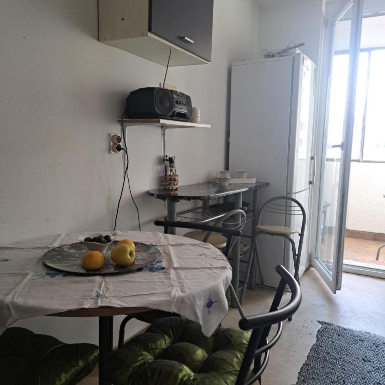 Oasis By Didi 4U2STAY - Two-Bedroom Apartment with Balcony - 8