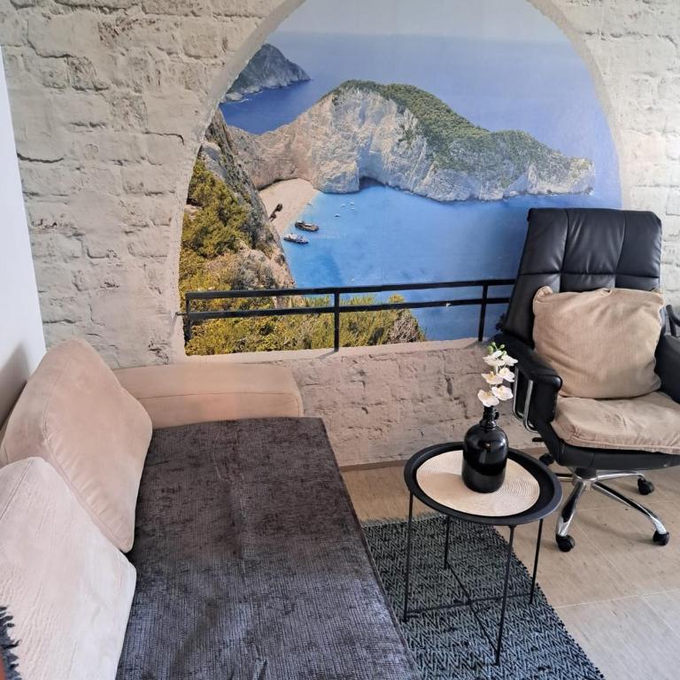 Oasis By Didi 4U2STAY - Two-Bedroom Apartment with Balcony - 9