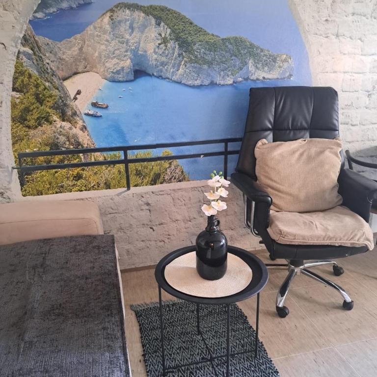 Oasis By Didi 4U2STAY - Two-Bedroom Apartment with Balcony - 10